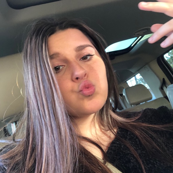 Meet your Posher, Ashley - Picture 3 of 5